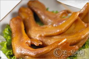 烤鸭掌视频,香气四溢的传统美食制作过程揭秘